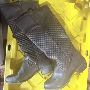 Quilted Knee-High Boots - Brown